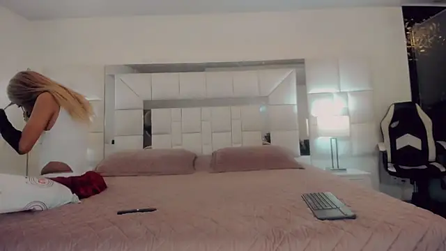 Gisele fox online show from 03/14/25, 07:23