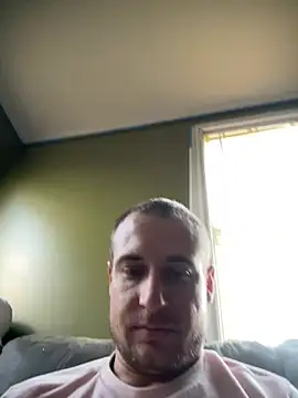 Snapshot of Golden_Alex chatting on 01/05/25, 03:02 Golden Alex online show from 01/05/25, 03:02