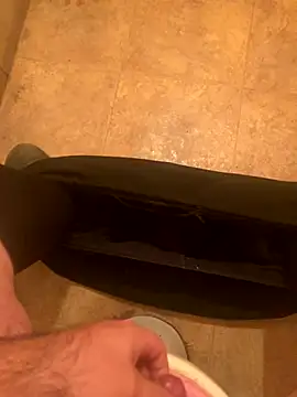 Snapshot of balint35 chatting on 10/30/25, 06:48 balint35 online show from 10/30/25, 06:48