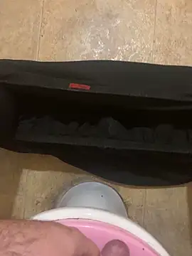 Snapshot of balint35 chatting on 11/29/25, 08:17 balint35 online show from 11/29/25, 08:17