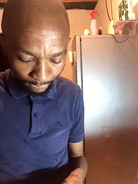 Snapshot of KMbesxxx chatting on 09/10/25, 06:41 KMbesxxx online show from 09/10/25, 06:41