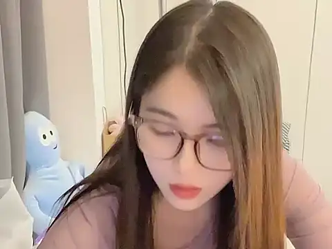 Snapshot of Donnie28 chatting on 01/15/25, 01:31 Donnie28 online show from 01/15/25, 01:31