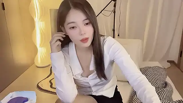 Snapshot of Donnie28 chatting on 02/21/25, 06:18 Donnie28 online show from 02/21/25, 06:18