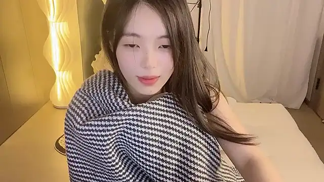 Snapshot of Donnie28 chatting on 02/28/25, 10:30 Donnie28 online show from 02/28/25, 10:30