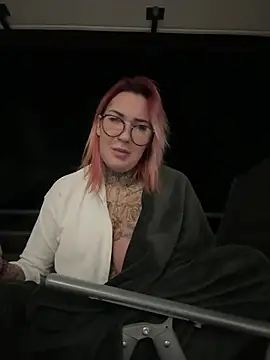 Mia-Fuchs online show from 02/11/25, 04:55