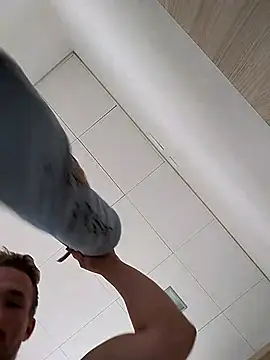 Snapshot of frankthefuck69 chatting on 10/13/25, 10:48 frankthefuck69 online show from 10/13/25, 10:48