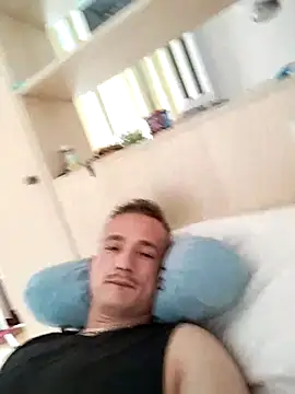 Snapshot of frankthefuck69 chatting on 10/14/25, 11:22 frankthefuck69 online show from 10/14/25, 11:22