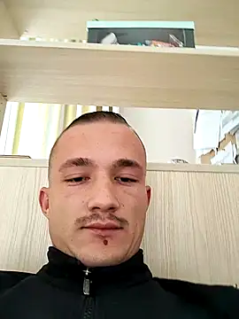 Snapshot of frankthefuck69 chatting on 10/16/25, 11:00 frankthefuck69 online show from 10/16/25, 11:00