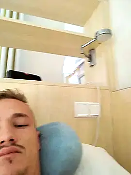 Snapshot of frankthefuck69 chatting on 10/21/25, 10:49 frankthefuck69 online show from 10/21/25, 10:49