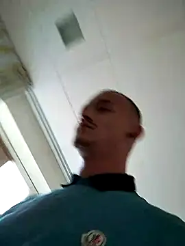 Snapshot of frankthefuck69 chatting on 11/02/25, 02:30 frankthefuck69 online show from 11/02/25, 02:30