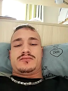 Snapshot of frankthefuck69 chatting on 11/15/25, 10:12 frankthefuck69 online show from 11/15/25, 10:12