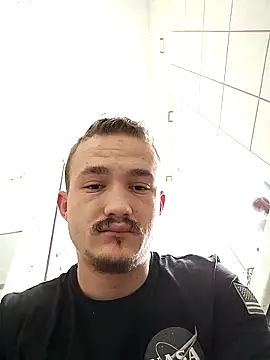 Snapshot of frankthefuck69 chatting on 02/01/26, 12:37 frankthefuck69 online show from 02/01/26, 12:37