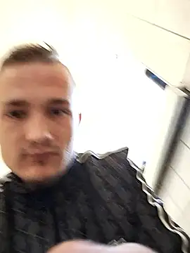 Snapshot of frankthefuck69 chatting on 03/20/26, 07:13 frankthefuck69 online show from 03/20/26, 07:13