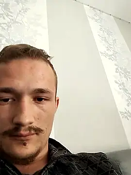 Snapshot of frankthefuck69 chatting on 04/22/26, 08:28 frankthefuck69 online show from 04/22/26, 08:28