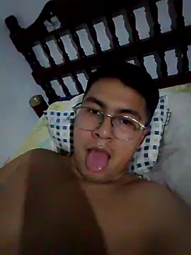 Snapshot of RODRI_POLLADURA chatting on 10/21/25, 12:44 RODRI POLLADURA online show from 10/21/25, 12:44