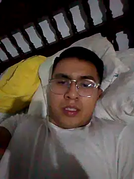 Snapshot of RODRI_POLLADURA chatting on 12/15/25, 05:01 RODRI POLLADURA online show from 12/15/25, 05:01