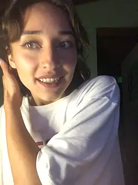 Snapshot of NickiYoung chatting on 01/05/25, 09:05 NickiYoung online show from 01/05/25, 09:05