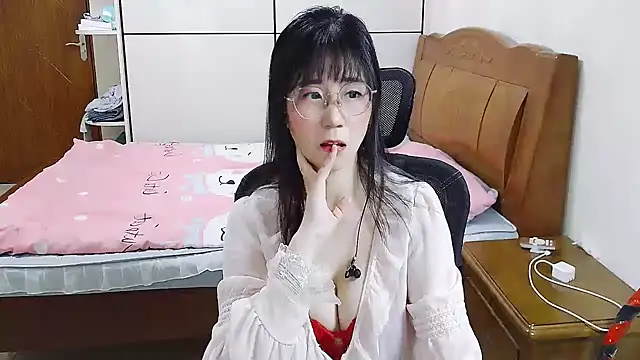 Strawberry baby online show from 02/28/25, 03:04