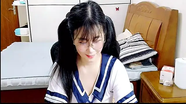 Strawberry baby online show from 10/14/25, 04:35