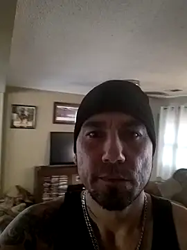 Snapshot of BiggStak chatting on 01/21/25, 02:48 BiggStak online show from 01/21/25, 02:48