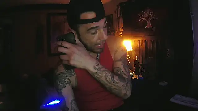 Snapshot of BiggStak chatting on 02/06/25, 08:18 BiggStak online show from 02/06/25, 08:18