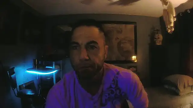 Snapshot of BiggStak chatting on 02/21/25, 08:07 BiggStak online show from 02/21/25, 08:07