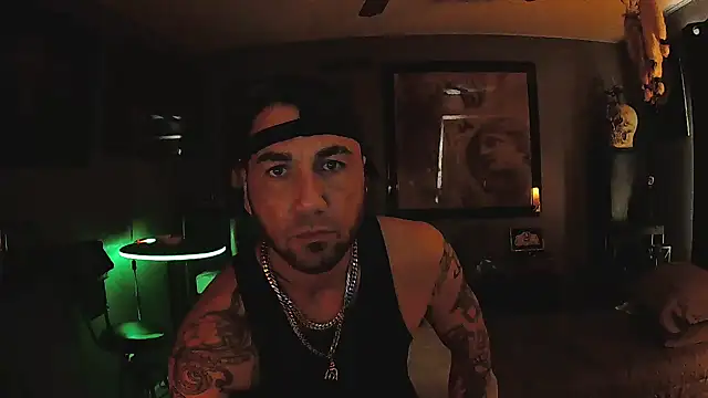 Snapshot of BiggStak chatting on 02/22/25, 04:09 BiggStak online show from 02/22/25, 04:09