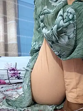 Snapshot of 124pakhi chatting on 10/04/25, 04:27 124pakhi online show from 10/04/25, 04:27