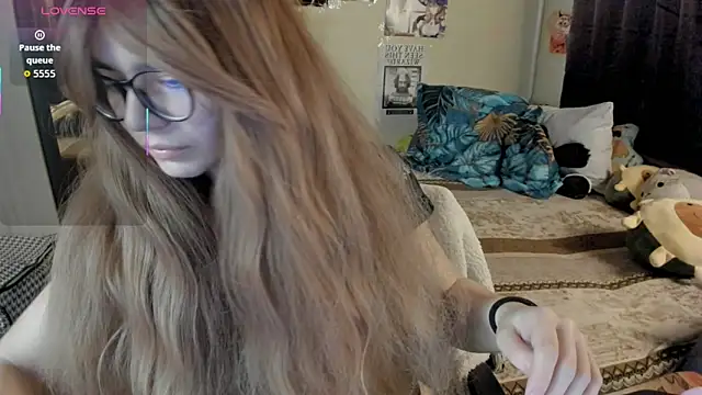 Snapshot of alexiamaleax chatting on 04/09/26, 02:11 alexiamaleax online show from 04/09/26, 02:11