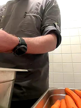 Snapshot of Pierre22000 chatting on 10/24/25, 05:04 Pierre22000 online show from 10/24/25, 05:04