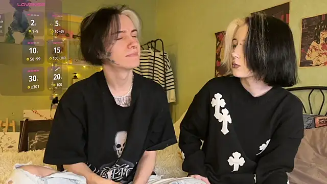 Snapshot of VeryRare_TwinS chatting on 10/09/25, 10:08 VeryRare TwinS online show from 10/09/25, 10:08