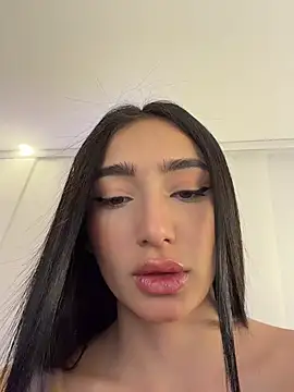 Snapshot of Maddy_Jones chatting on 07/19/26, 02:59 Maddy Jones online show from 07/19/26, 02:59