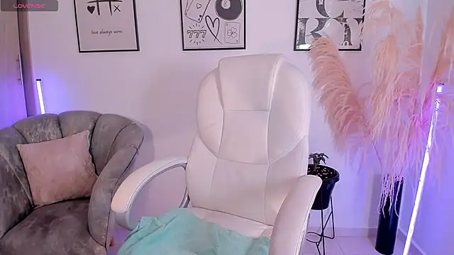 NiiaEvanss online show from 11/22/25, 01:43