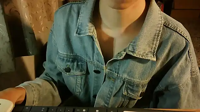 Snapshot of KYU890428 chatting on 11/16/25, 04:12 KYU890428 online show from 11/16/25, 04:12