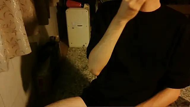 Snapshot of KYU890428 chatting on 11/29/25, 07:06 KYU890428 online show from 11/29/25, 07:06