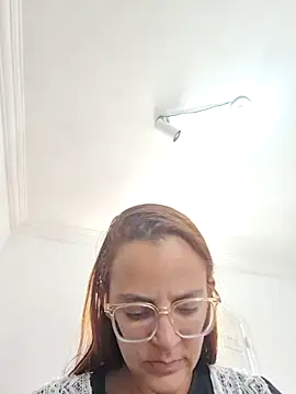 Snapshot of AliceRuivinha2 chatting on 07/05/26, 02:35 AliceRuivinha2 online show from 07/05/26, 02:35