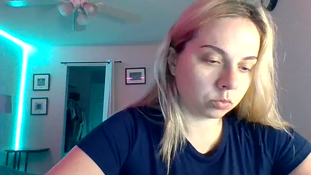 HappyIva online show from 09/22/25, 06:37