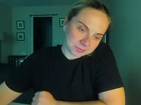 HappyIva online show from 09/24/25, 03:59