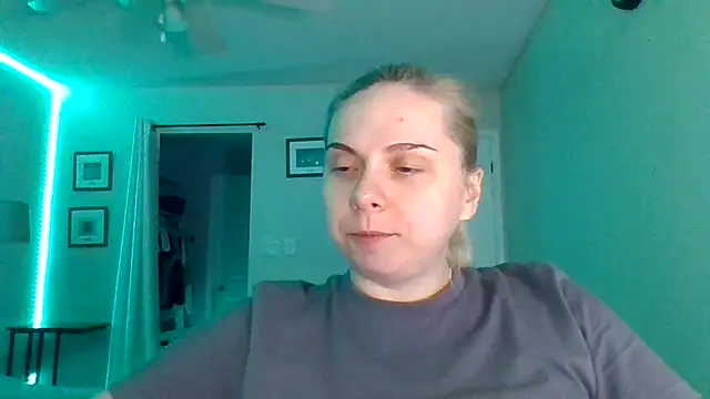 HappyIva online show from 11/12/25, 01:17