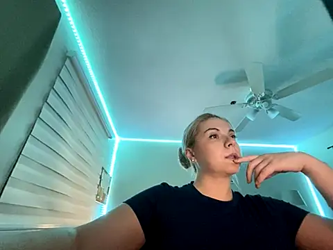 HappyIva online show from 11/27/25, 08:05