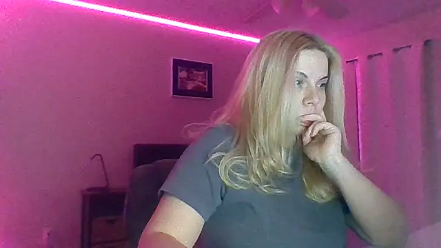 HappyIva online show from 12/02/25, 05:24