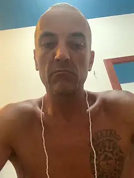 Snapshot of GoloZeusMax chatting on 01/06/25, 09:32 GoloZeusMax online show from 01/06/25, 09:32