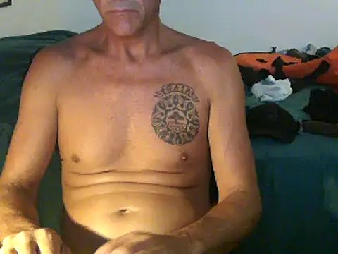 Snapshot of GoloZeusMax chatting on 02/15/25, 10:10 GoloZeusMax online show from 02/15/25, 10:10