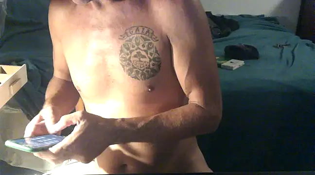 Snapshot of GoloZeusMax chatting on 02/22/25, 10:52 GoloZeusMax online show from 02/22/25, 10:52