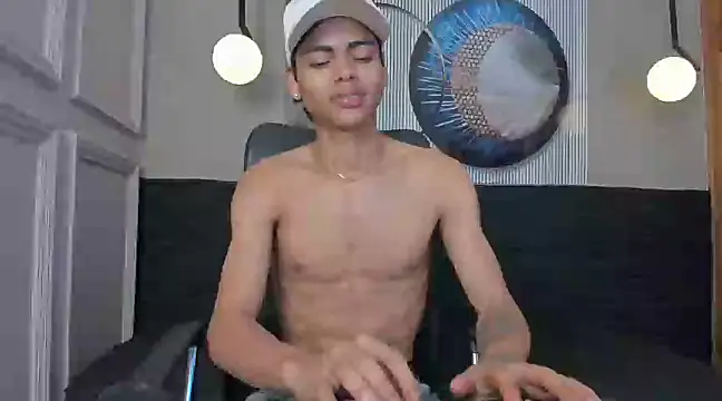 Snapshot of adam_piarse01 chatting on 01/11/25, 06:35 adam piarse01 online show from 01/11/25, 06:35