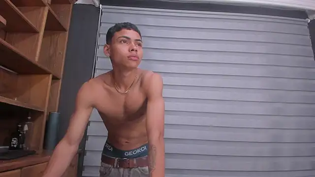 Snapshot of adam_piarse01 chatting on 03/14/25, 12:10 adam piarse01 online show from 03/14/25, 12:10