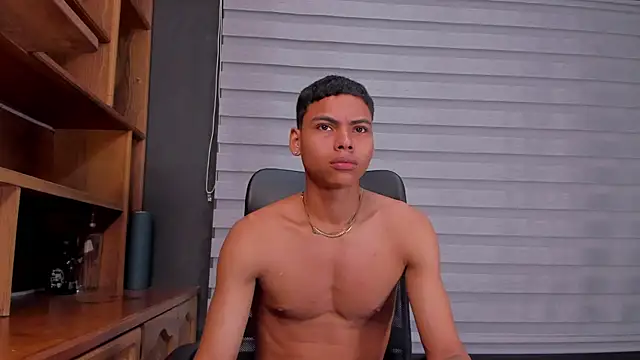 Snapshot of adam_piarse01 chatting on 03/19/25, 09:48 adam piarse01 online show from 03/19/25, 09:48