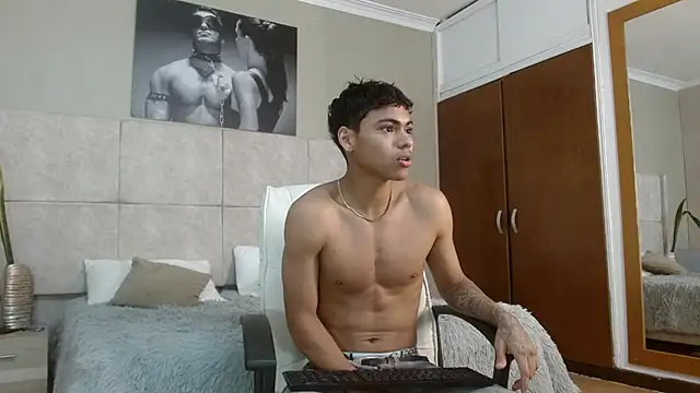 Snapshot of adam_piarse01 chatting on 09/28/25, 10:37 adam piarse01 online show from 09/28/25, 10:37