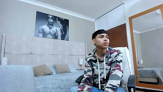 Snapshot of adam_piarse01 chatting on 10/15/25, 08:53 adam piarse01 online show from 10/15/25, 08:53