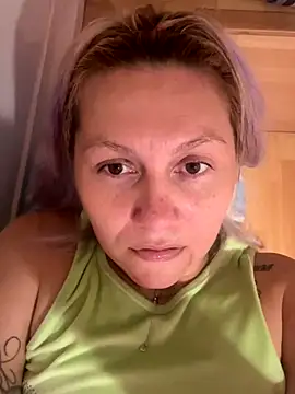 Snapshot of sunnyymonnay chatting on 09/21/25, 03:41 sunnyymonnay online show from 09/21/25, 03:41